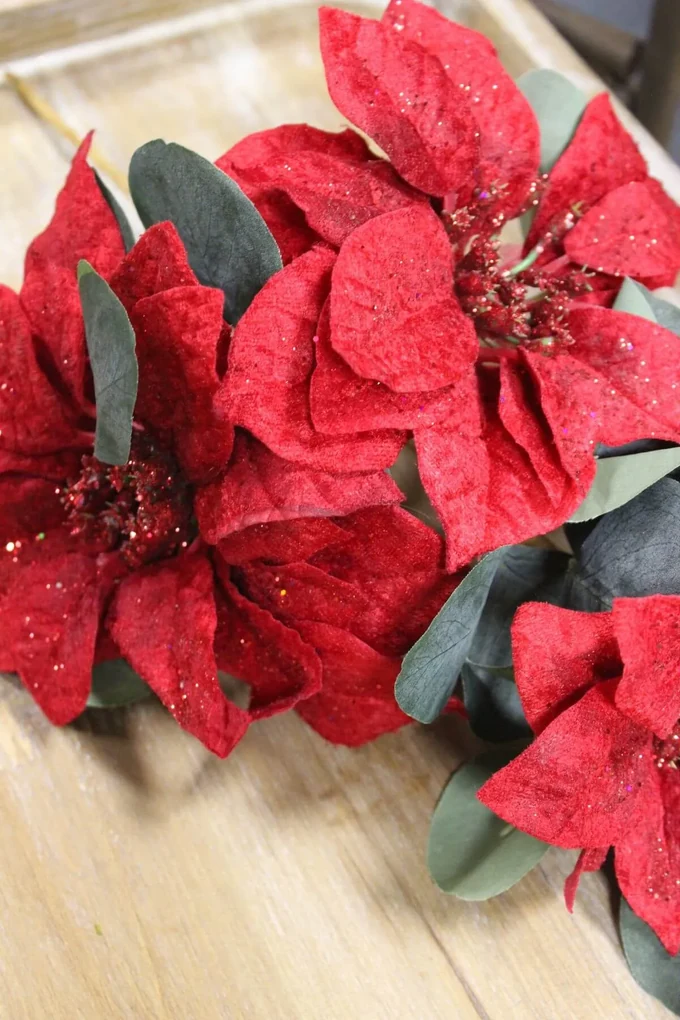 Červený konár poinsettia 45cm