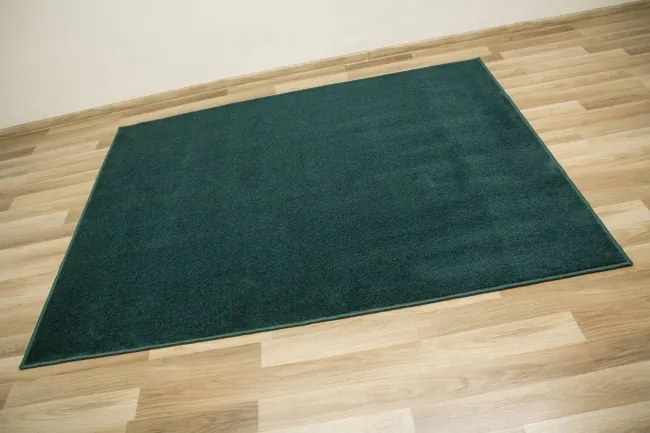 Metrážny koberec SIERRA 40 fľaškovo zelený