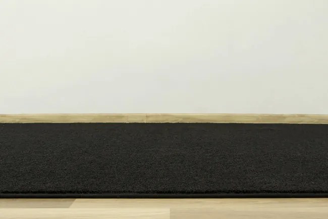 Metrážny koberec Lima 790 čierny