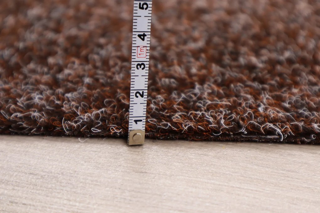 Metrážny koberec Santana čokoládová s podkladom resine, záťažový, na mieru, šíře 4m, hnedá, resine, chodba / predsieň, Vebe