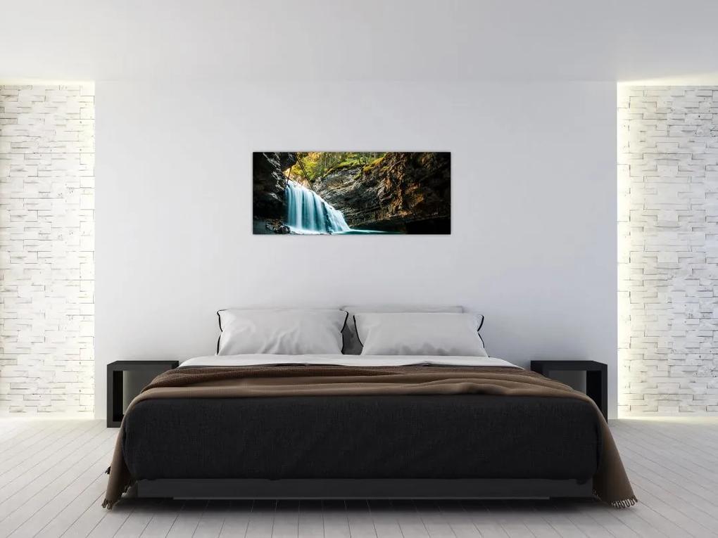 Obraz lesného vodopádu (120x50 cm)