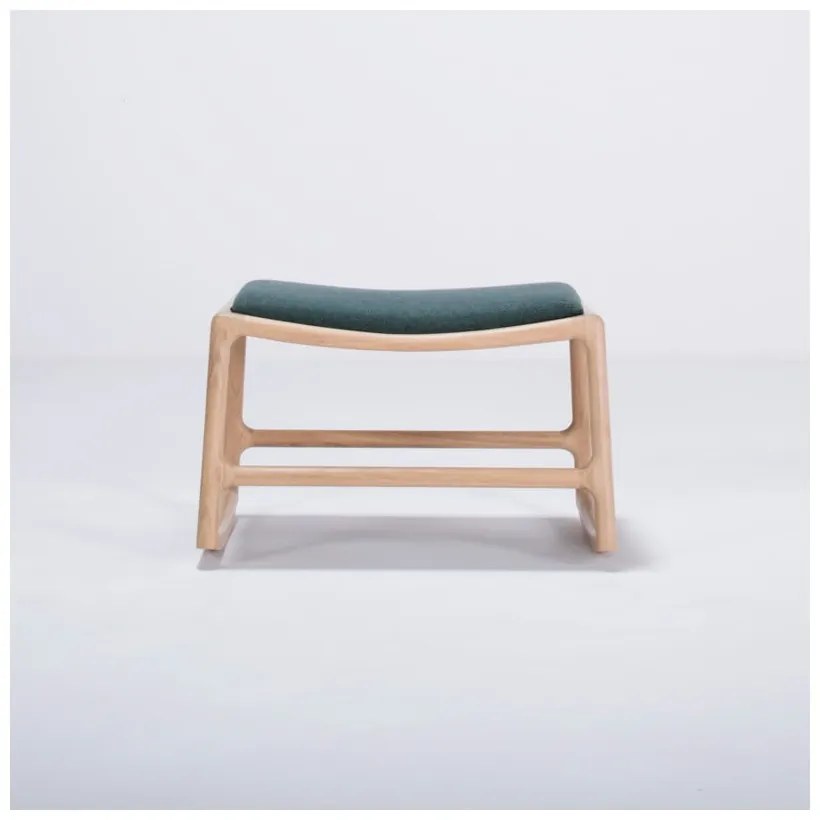 Podnožka s konštrukciou z dubového dreva so zeleným textilným sedadlom Gazzda Dedo