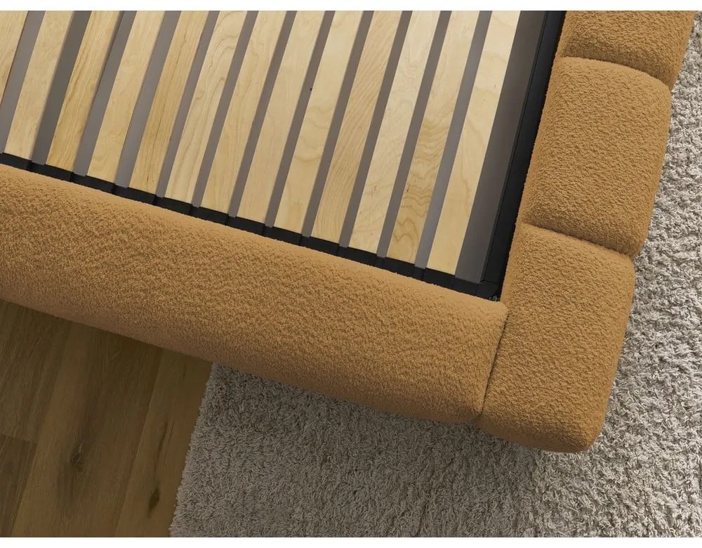 Čalúnená dvojlôžková posteľ s úložným priestorom s roštom 140x190 cm v horčicovej farbe Denali – Bobochic Paris