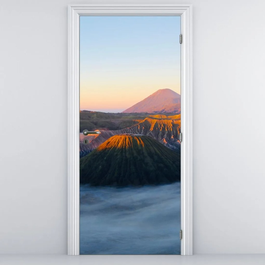 Fototapeta na dvere - Hora Bromo v Indonézii (95x205cm)