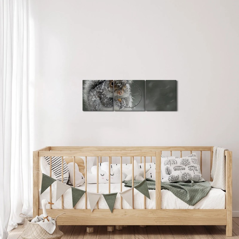 Obraz - Veverička v zime (s hodinami) (90x30 cm)