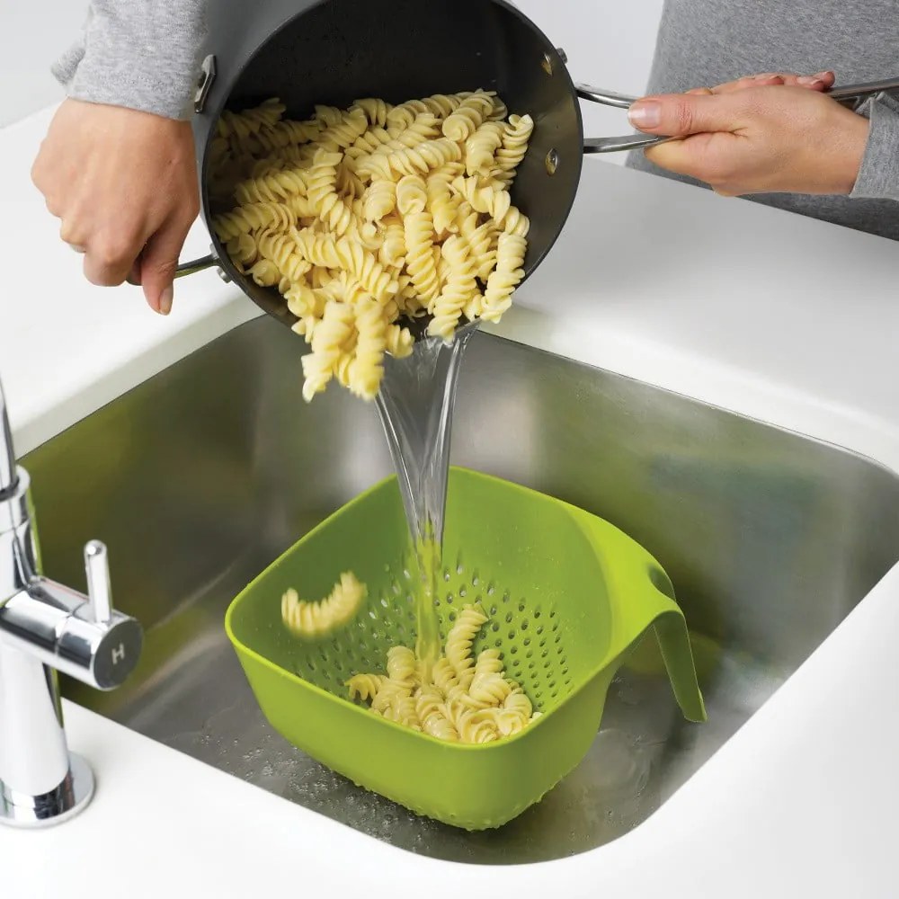 Veľké zelené kubické cedidlo Joseph Joseph Square Colander