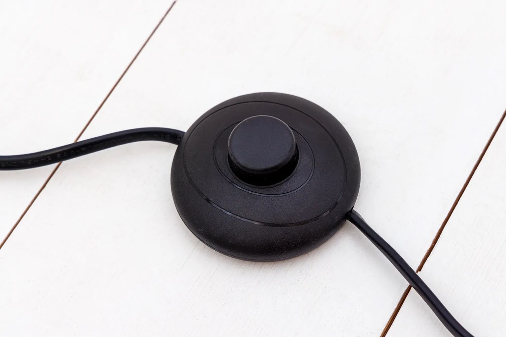 Stojacia lampa Roots II s dreveným telom 138 cm