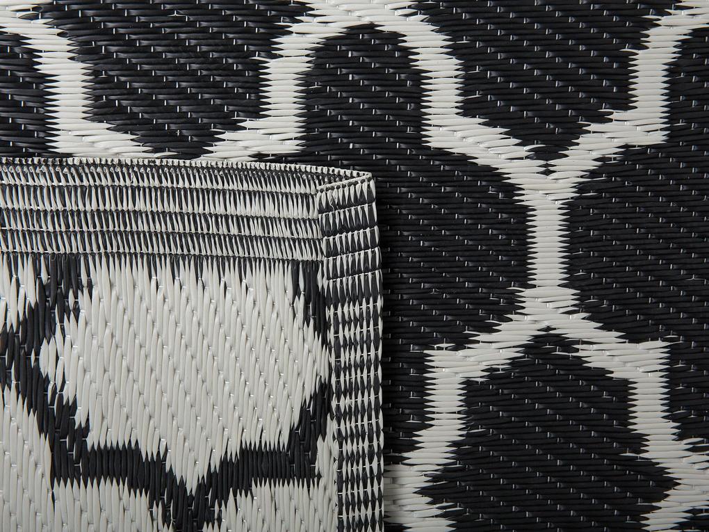 Vonkajší koberec 90 x 180 cm čierny SURAT Beliani