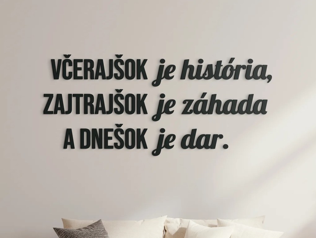 drevko Motivačný citát Včerajšok je história, zajtrajšok je záhada Rozmer obrazu: 27 x 60,5 cm, Farba dekorácie: Čierna
