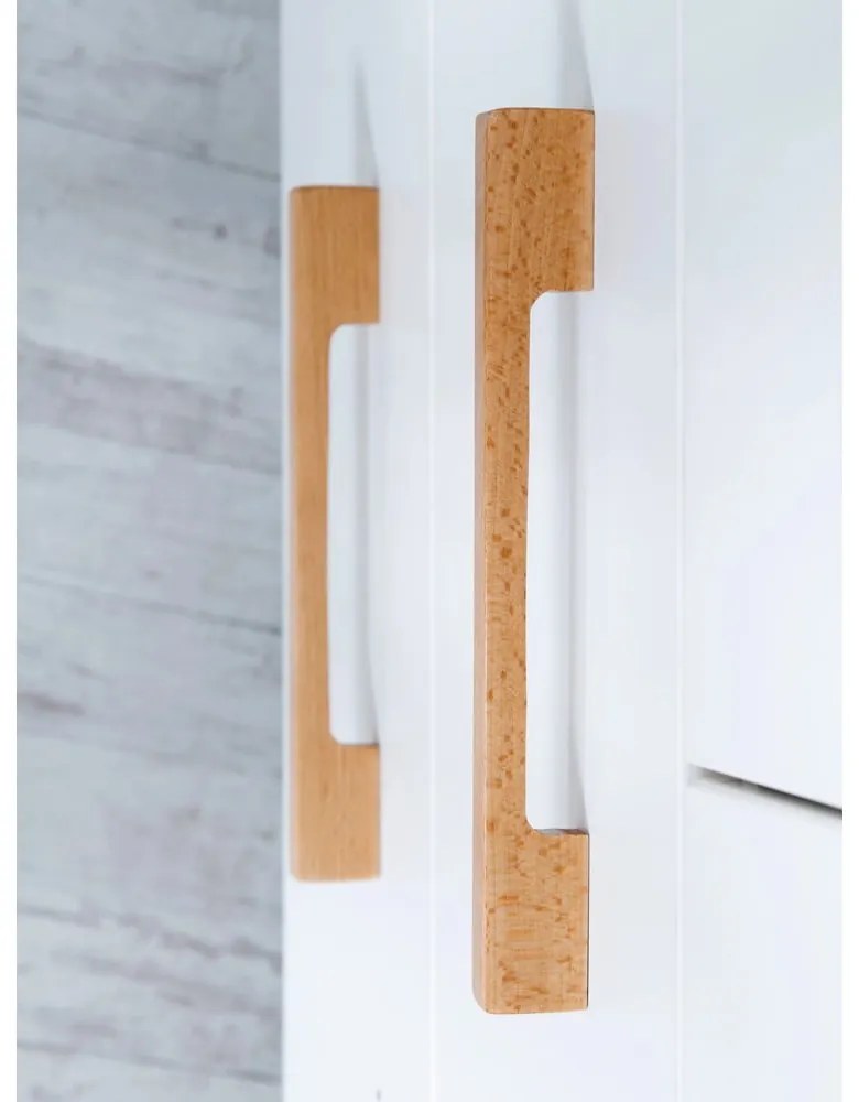 Biela detská šatníková skriňa v dekore duba 135x200 cm Finn – Roba