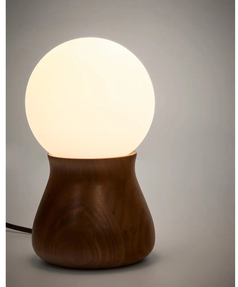 Tmavohnedá stolová lampa z kaučukového dreva (výška 26 cm) Okeni – Kave Home