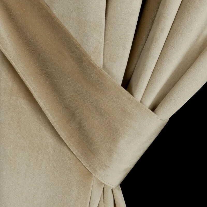 Dekorstudio Zamatový záves ANTARA s riasiacou páskou 140x270 cm - svetlobéžový
