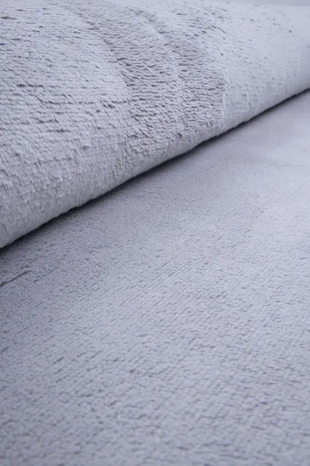 Protišmykový koberec PLUSH strieborný
