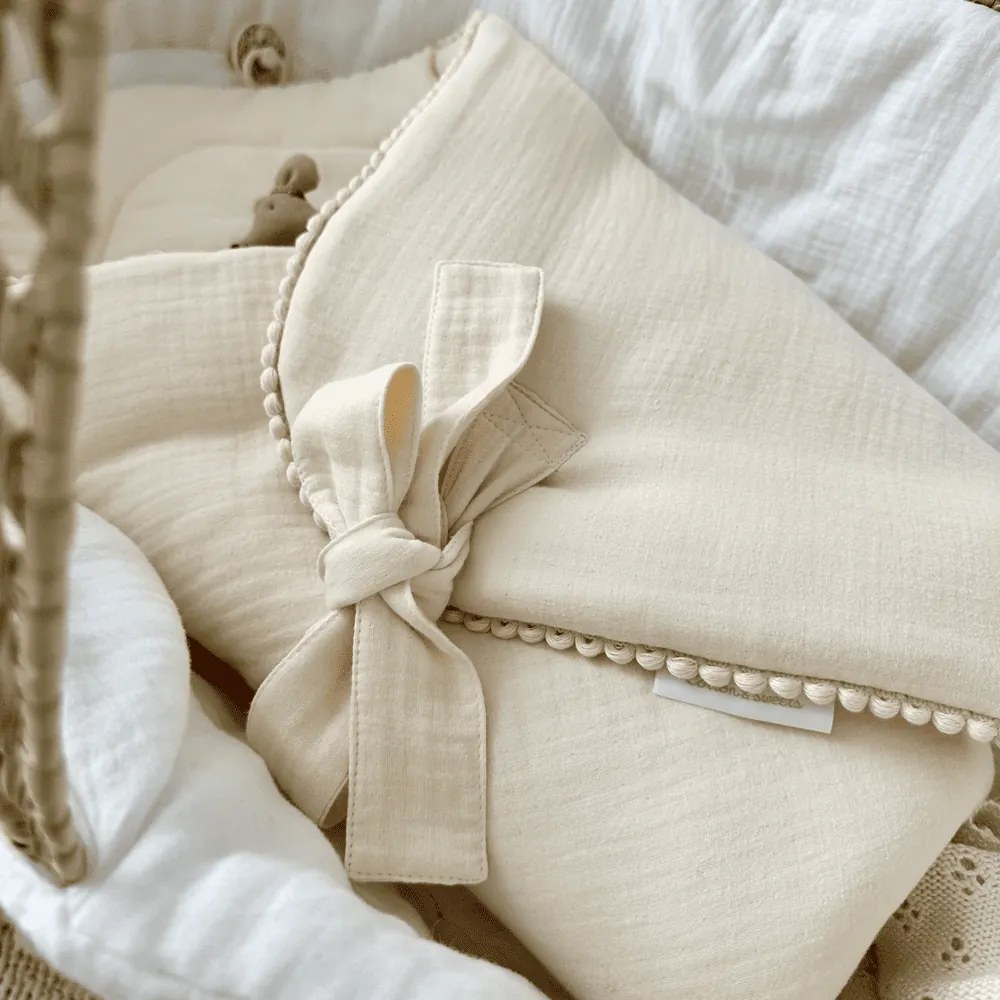 Mušelínová zavinovačka s lemovaním vanilka 70x70cm