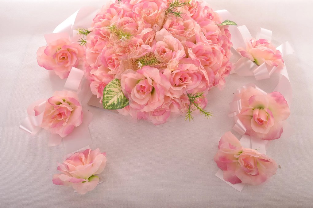 Svadobná dekorácia na auto - ružová (priemer 34 cm)