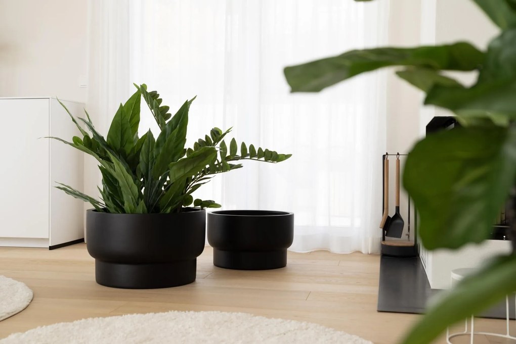 Dizajnový kvetináč LIVELLI, sklolaminát, výška 28 cm, čierny