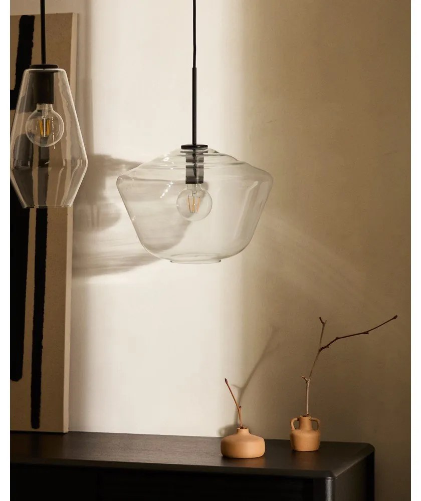 Čierne závesné svietidlo so skleneným tienidlom ø 34 cm Mao – Kave Home