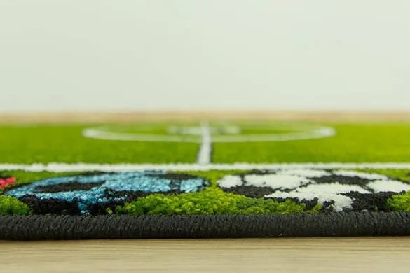 Detský koberec Rainbow 11377/130 futbalové ihrisko, zelený