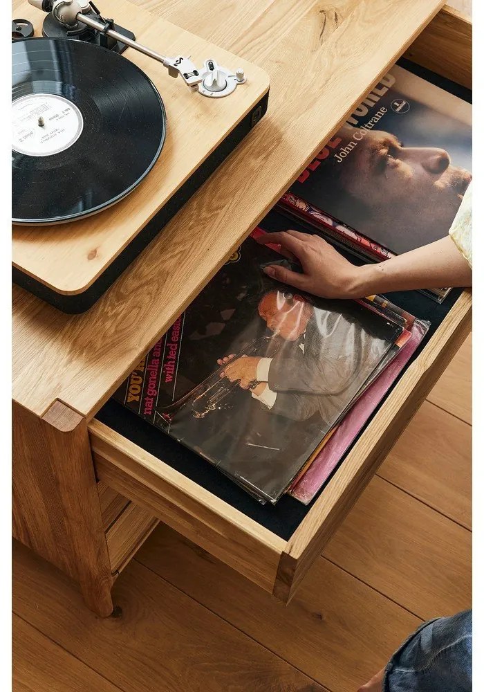 Nízka komoda z dubového dreva v prírodnej farbe 140x64 cm Twig – The Beds