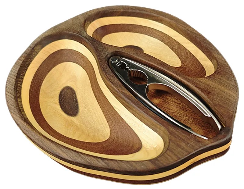 AMADEA Drevená miska v tvare orecha s luskáčikom, masívne drevo, 2 druhy drevín, 28x23x4,5 cm
