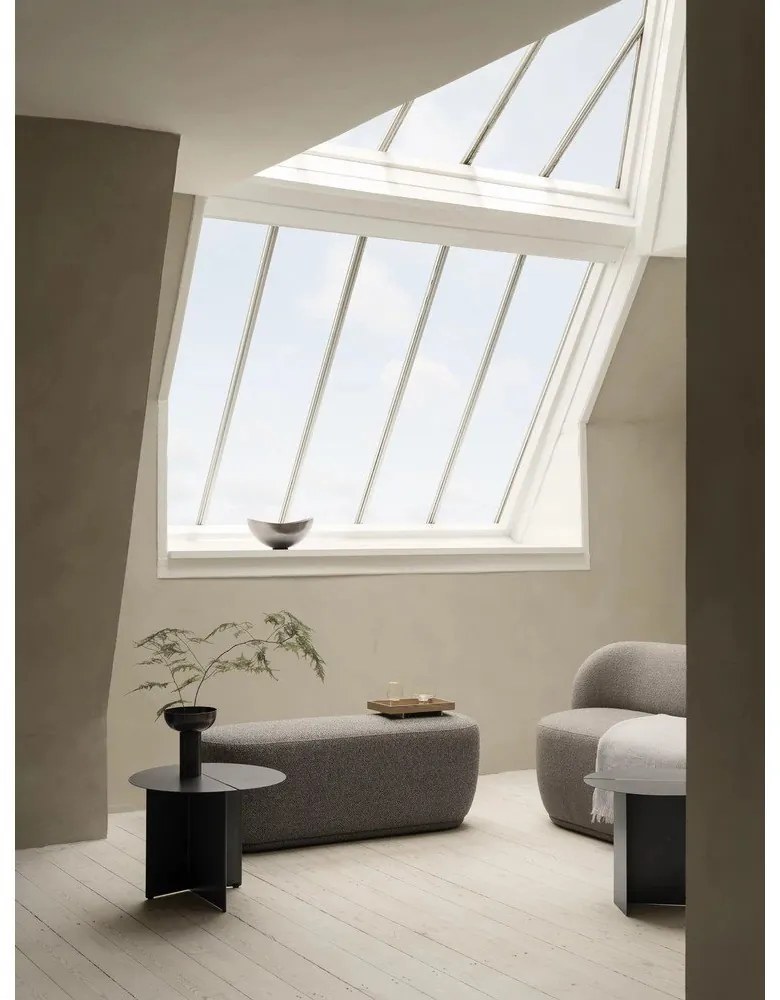 Sivá lavica z textílie bouclé KUON – Blomus