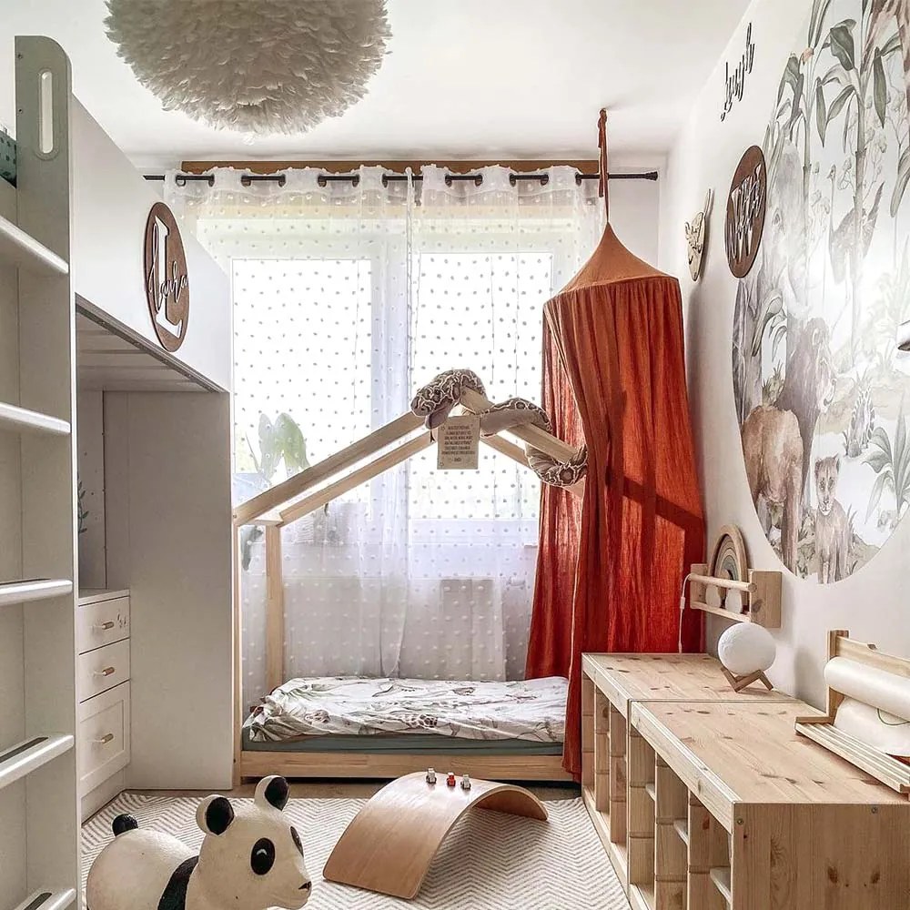 Samolepka do detskej izby Savanna svet v kruhu M