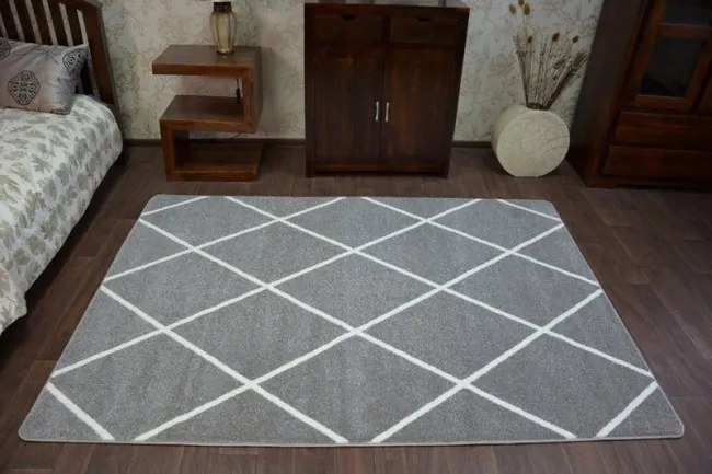 Koberec SKETCH F728 Sivo / Biely trellis - Romby