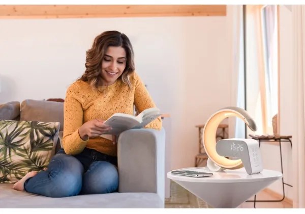 Immax 08986L-LED RGB Stmievateľná lampa s budíkom a Qi nabíjaním 30W/230V zlatá