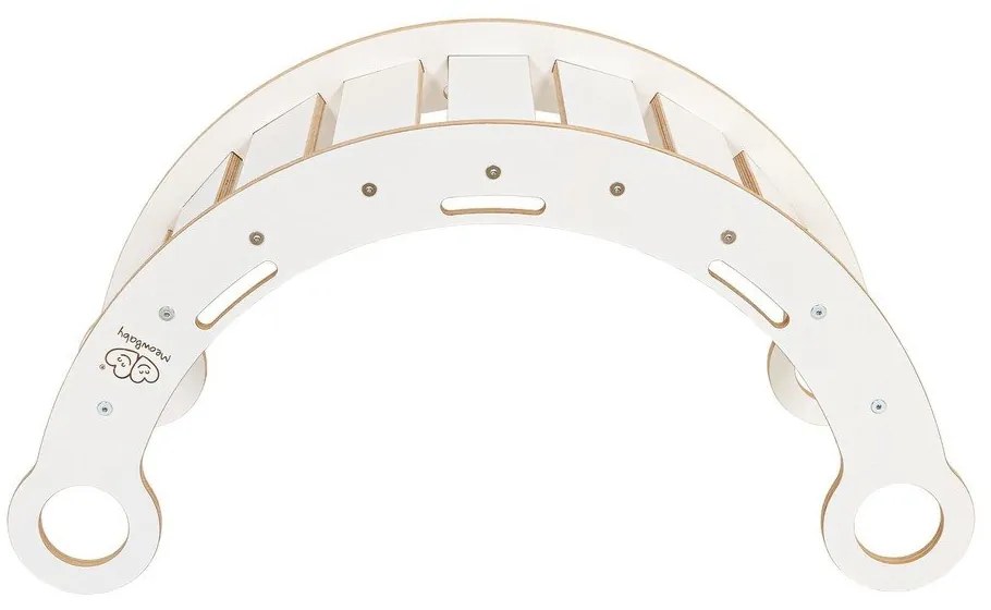 Biela/béžová hojdačka z borovicového dreva 39x75x38 cm Montessori – Meowbaby