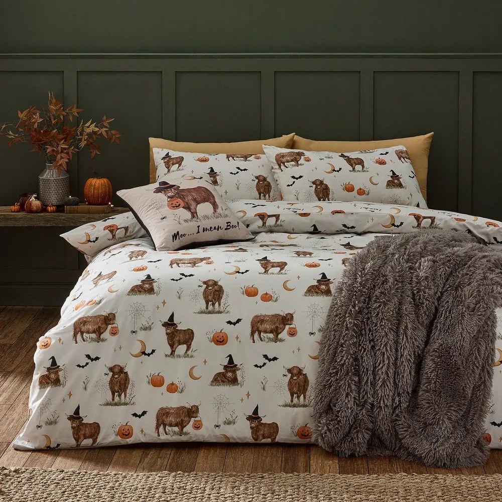 Sivobéžové obliečky na jednolôžko 135x200 cm Halloween Highland Cow – Catherine Lansfield