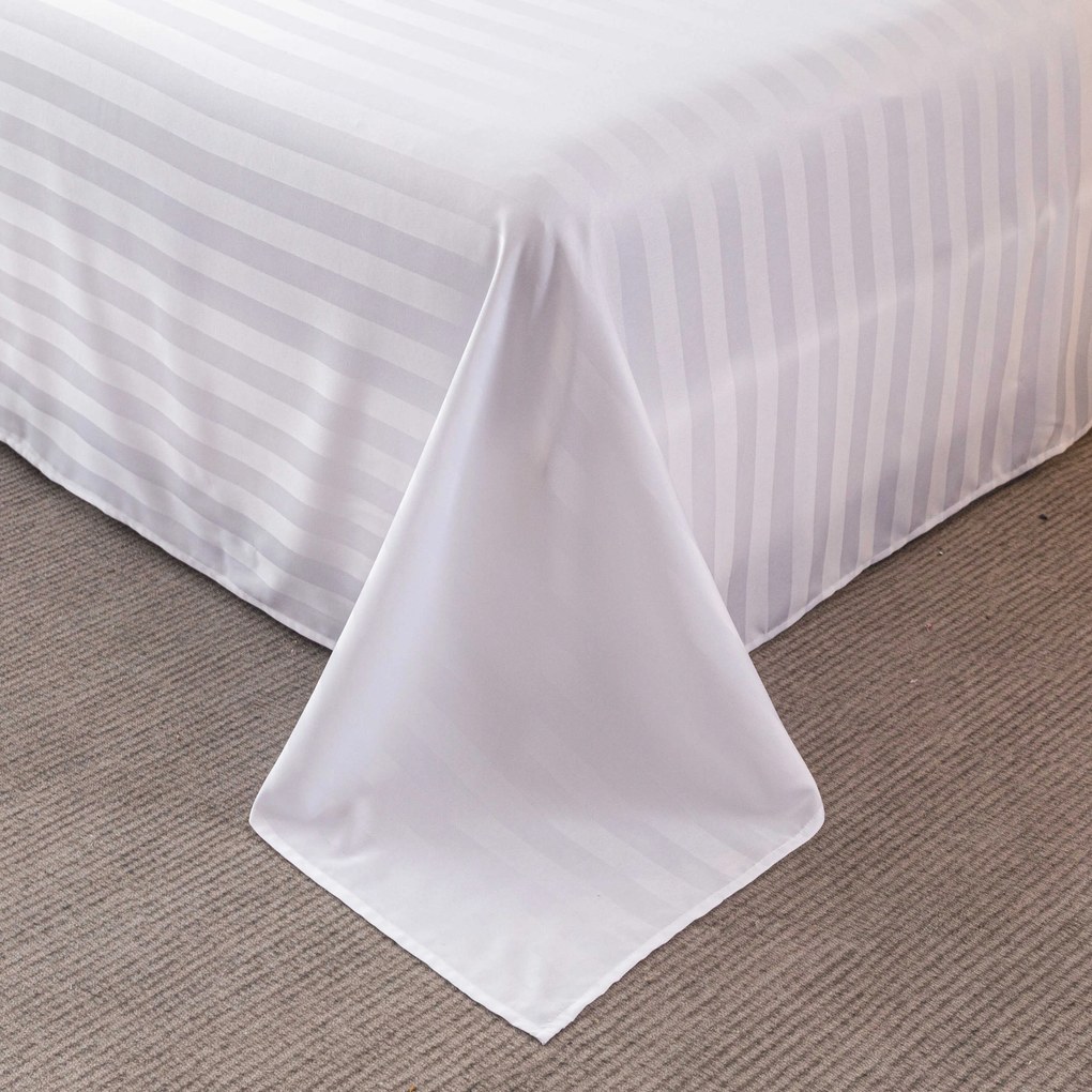 Hotelová plachta z mikrovlákna 140x240 cm a povlak na vankúš 50x70 cm JASMINE, biele. Typ zapínania: Hotelové vrecko