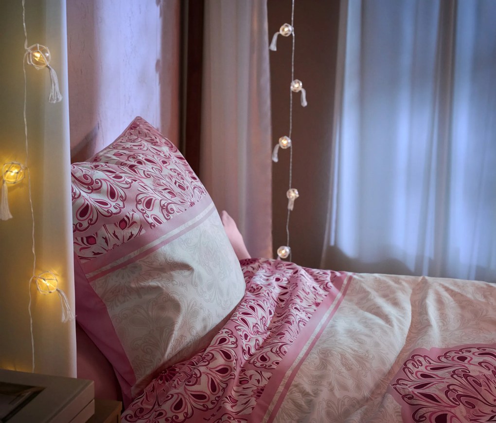 Svetelná LED reťaz s guľôčkami