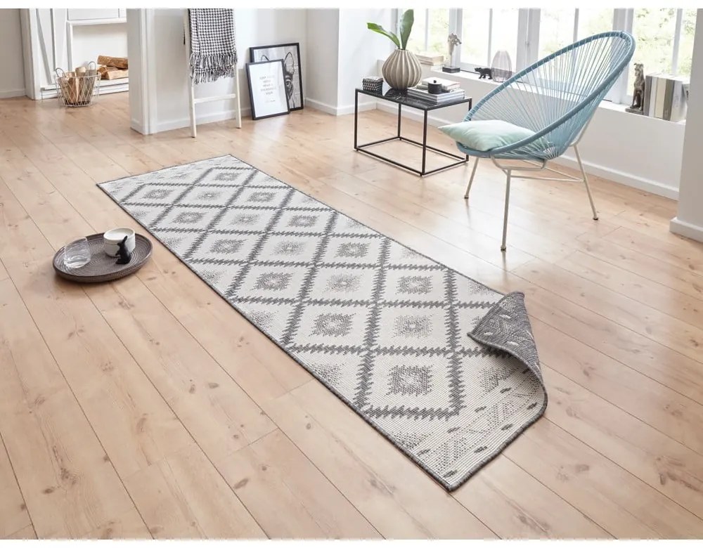 Sivo-krémový vonkajší koberec NORTHRUGS Malibu, 80 x 350 cm