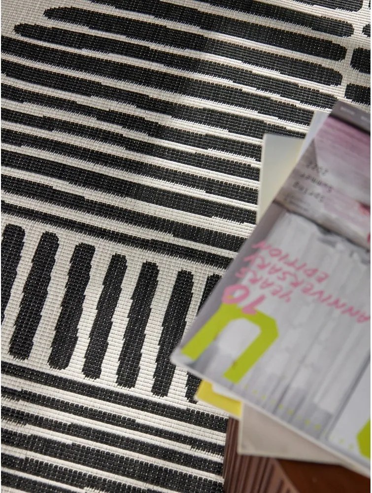 Čierny/krémovobiely okrúhly vnútorný a vonkajší koberec ø 160 cm Haringey Bounds – Ted Baker