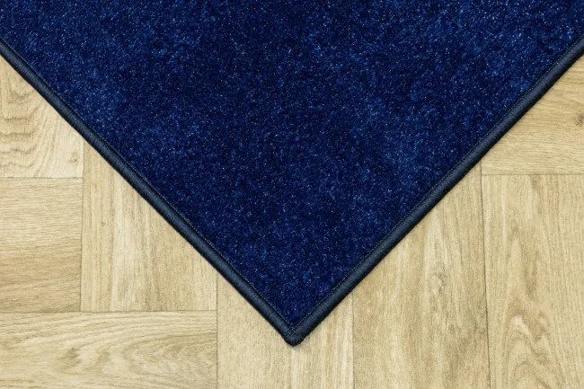 Metrážný koberec HARROW-FLASH 83 granátový