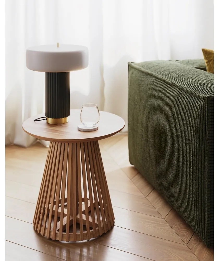Príručný stolík z teakového dreva Kave Home Irune, ø 50 cm