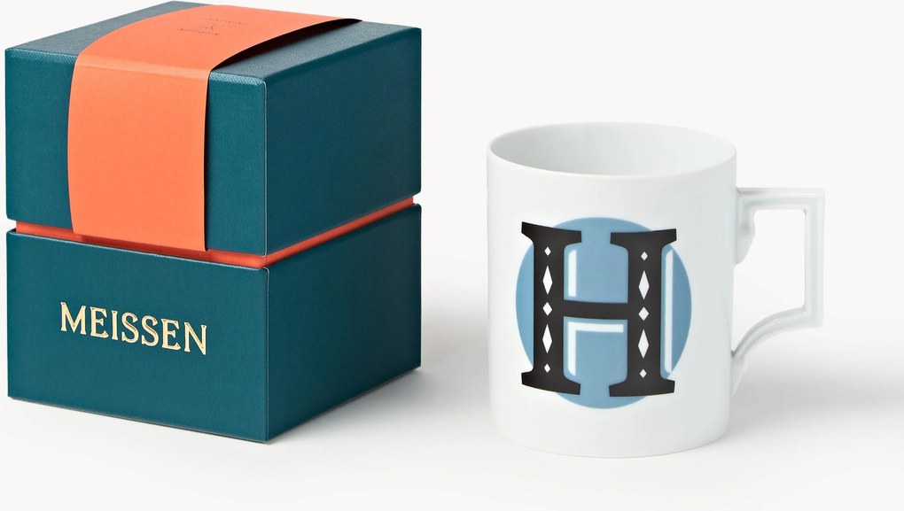 Westwing x MEISSEN, Ručne vyrobený hrnček's iniciálami a ozdobným motívom