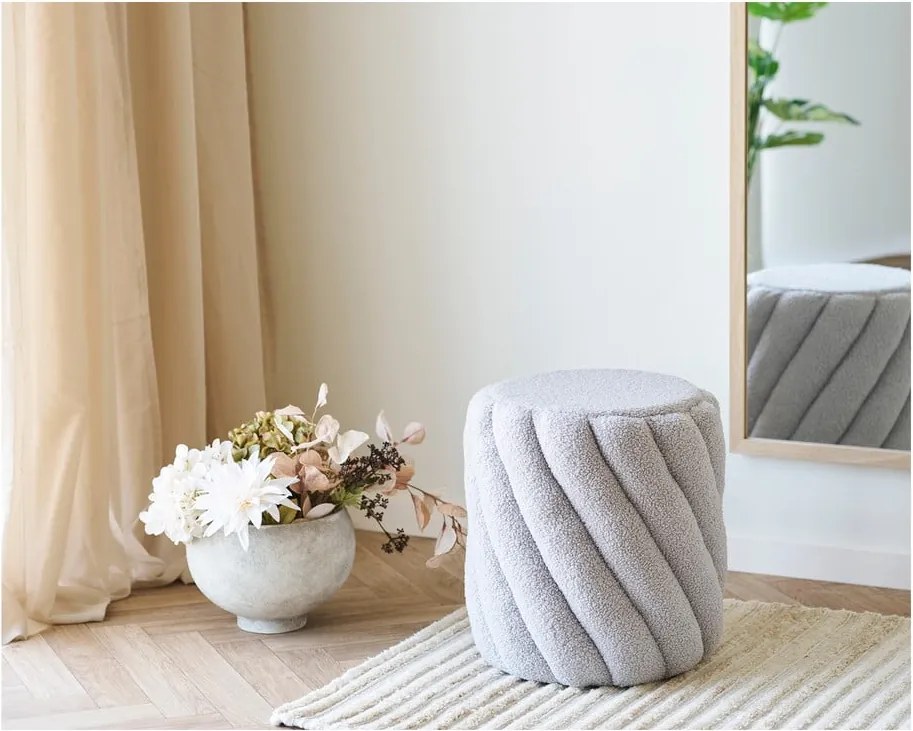 Sivý taburet z textílie buklé Sana – House Nordic