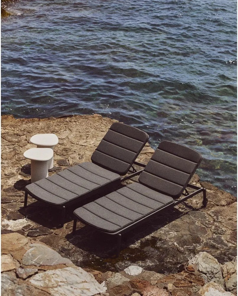 Čierne kovové záhradné ležadlo Marcona – Kave Home