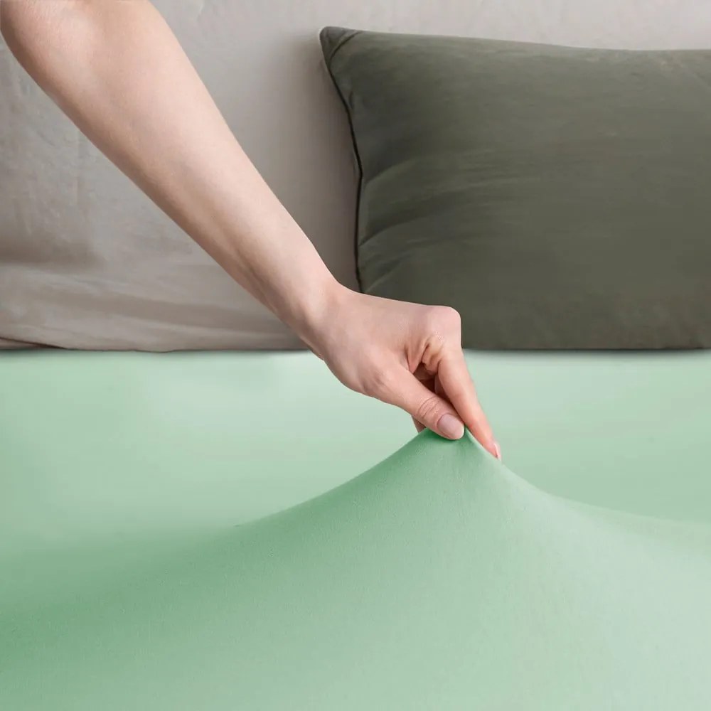 Svetlozelená napínacia plachta jersey 120x200 cm Amber – Restilo