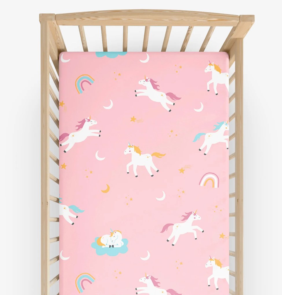 Goldea bavlnená napínacia plachta do detskej postieľky - veselí jednorožci 60 x 120 cm