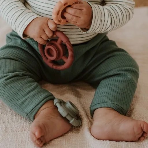 Skladacia pyramída s hryzadielkami, zemitá