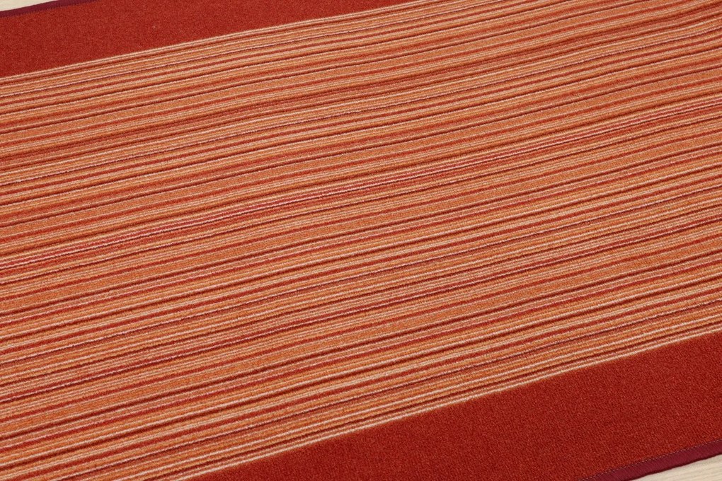 Protišmykový behúň na mieru Carnaby 84, šíre 80 cm, červená, chodba / predsieň, Associated Weavers