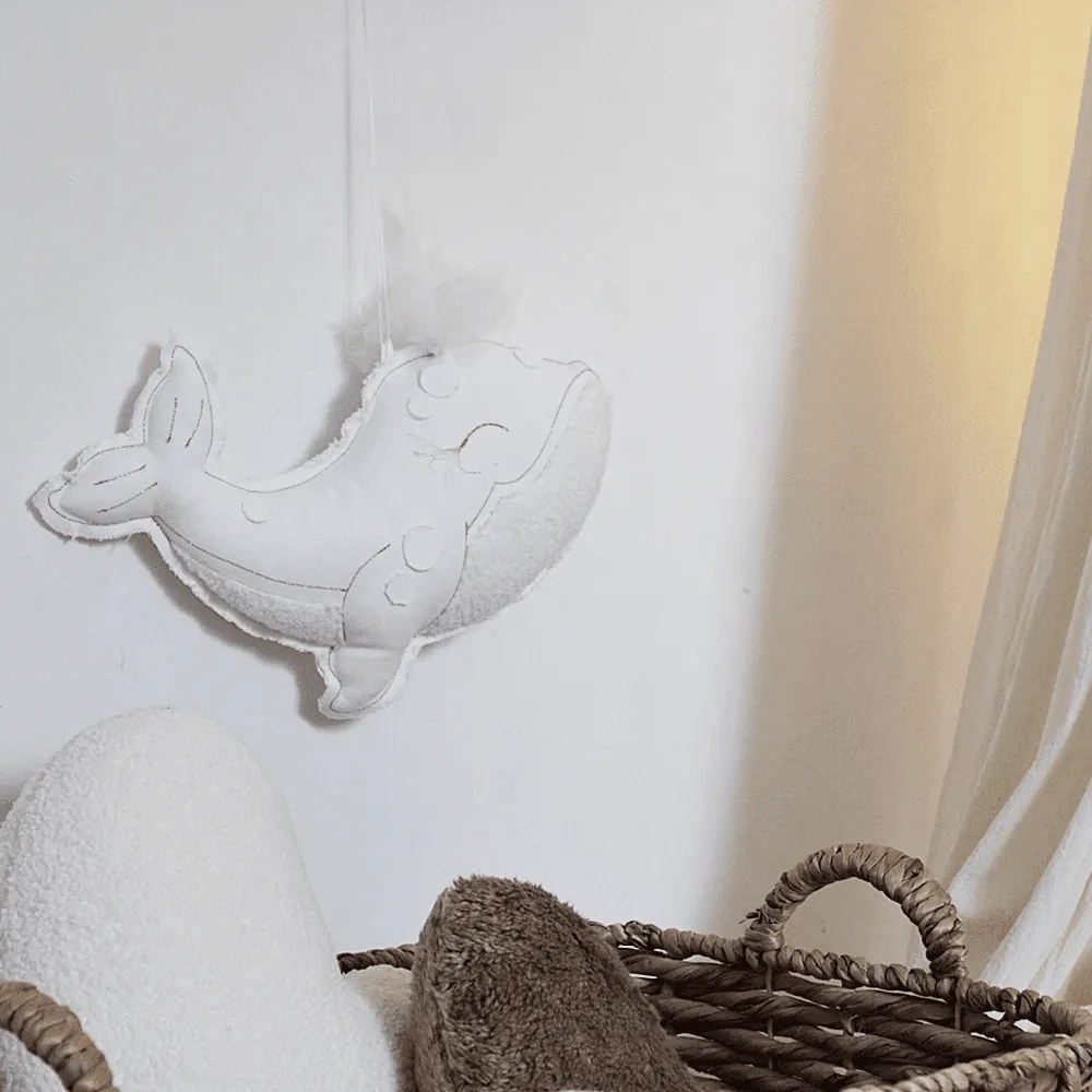 Závesná dekorácia veľryba biela 40x25x8cm