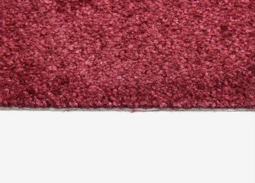 Koberce Breno Metrážny koberec COSY 12, šíře role 400 cm, červená
