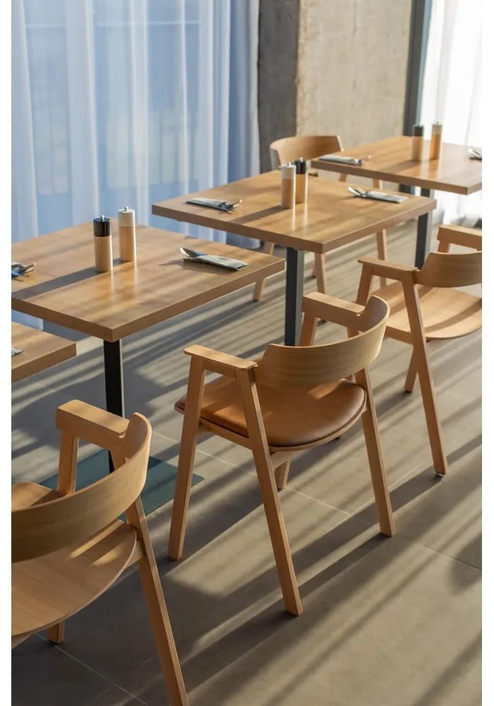 Jedálenská stolička s podrúčkami z dubového dreva v prírodnej farbe Flip – Gazzda