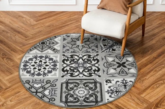 Protišmykový koberec Patchwork sivý