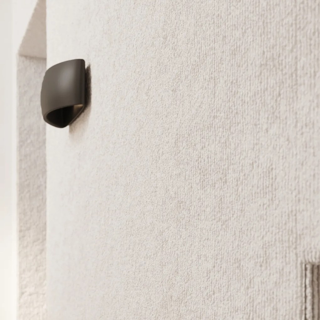 Nástenné svietidlo Pontius, 1x čierne keramické tienidlo