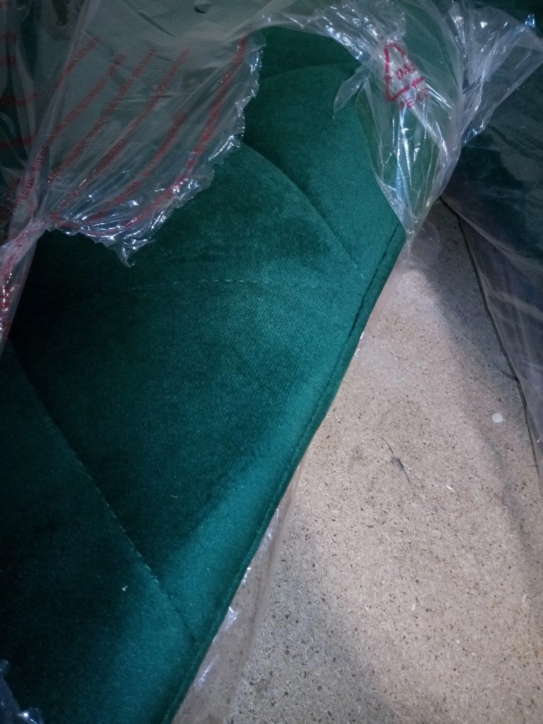 AKCIA Tmavozelená zamatová jedálenská stolička LIBRA s čiernymi nohami II. akosť