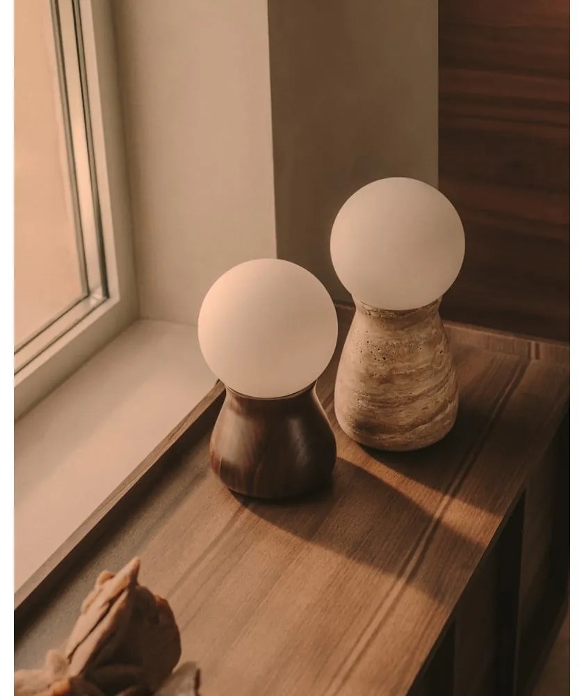 Tmavohnedá stolová lampa z kaučukového dreva (výška 26 cm) Okeni – Kave Home